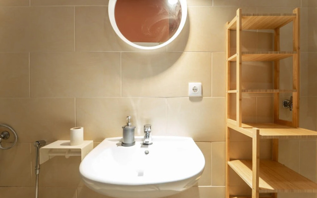 Beautiful and Sunny 2bdr Apartment