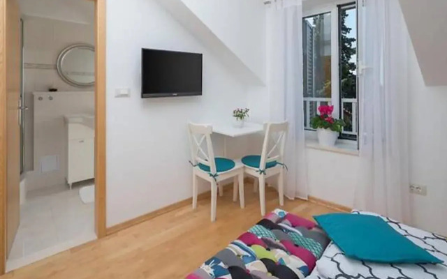 Split Center Suites