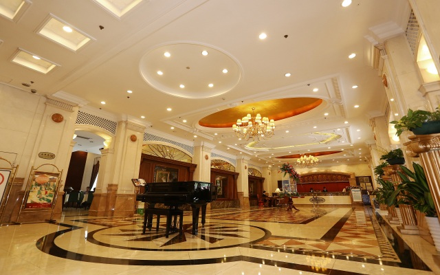 Grand Palace Hotel