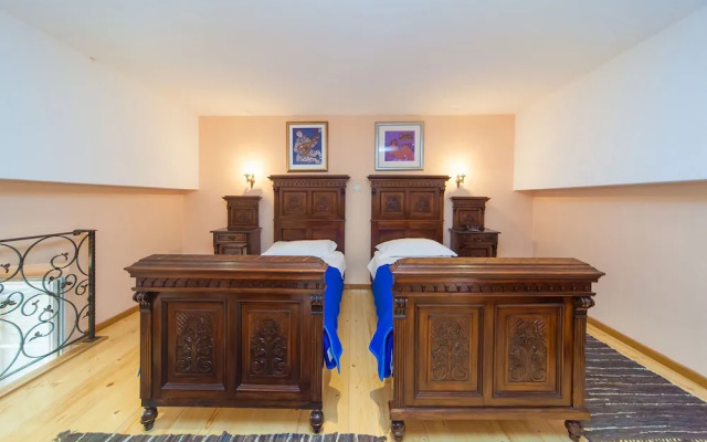 Amoret Apartments