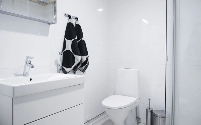 2ndhomes Central Tower Apt near Train St