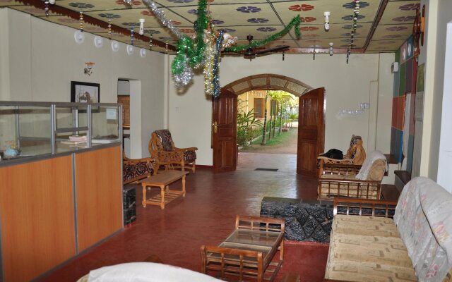 Four Teess Rest Inn