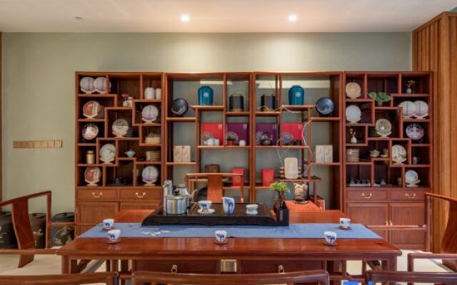 Wonderland, hot spring resort