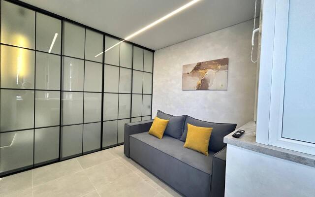 Smile Apartments (Смайл Апартментс) на улице Соколова 68/118c1