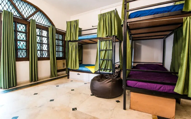 Bunkin Hostel