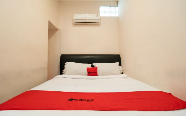 Reddoorz Fella Homestay Medan