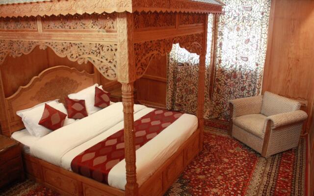 Zaffer Group of Houseboats
