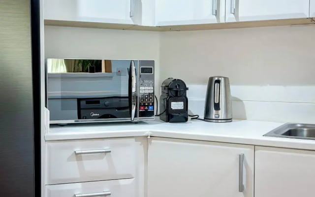 Bright 2BR Apartment with Garden View