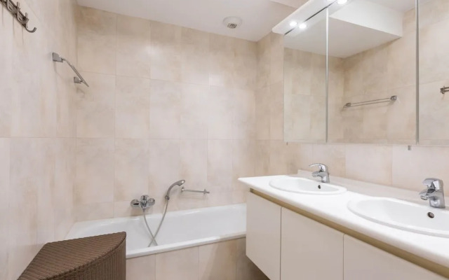 Apartment Near Seawall With sea View