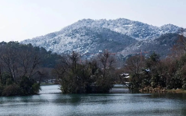 Yurong West Lake Cottage Resort