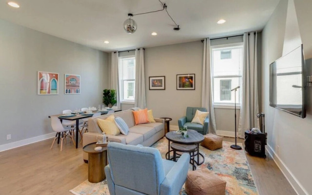 Mega Home 24 Beds and Karaoke