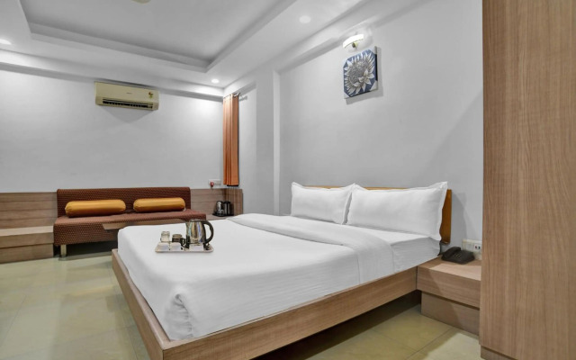 OYO Townhouse 704 Hotel Divya Palace