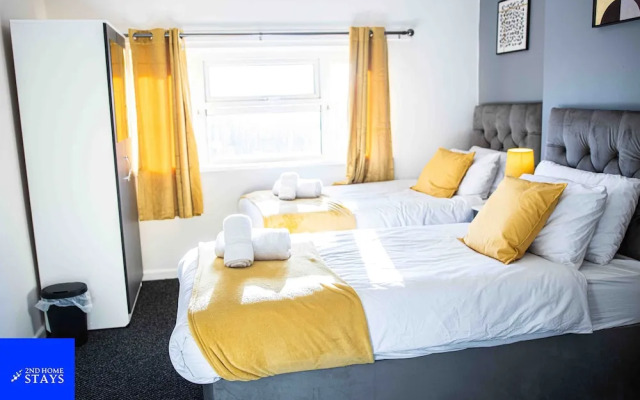 2ndhomestays -walsall- Charming 3-bedroom House