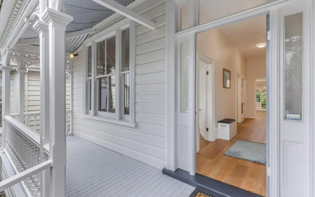 Gorgeous 4Br Mt Eden Retreat Villa