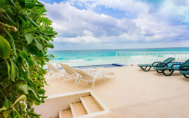 Private pool in beach front Villa