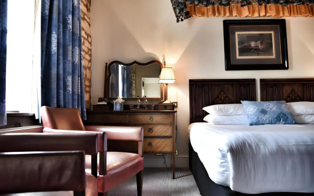 Noel Arms Hotel