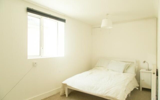 Peaceful Contemporary Kemptown 1 BD Near the Beach