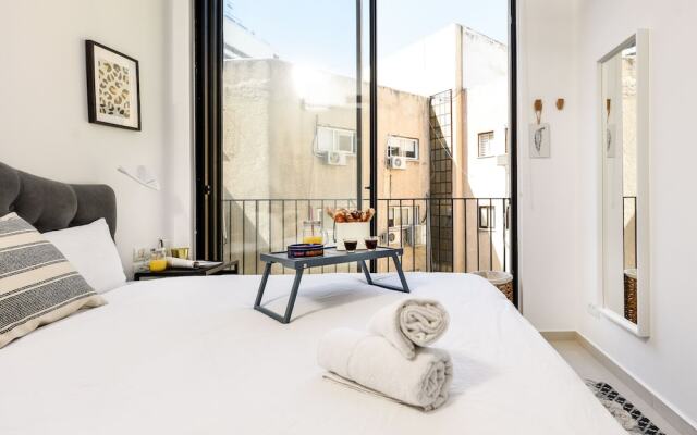 Lovely City Apt Short Walk To The Beach