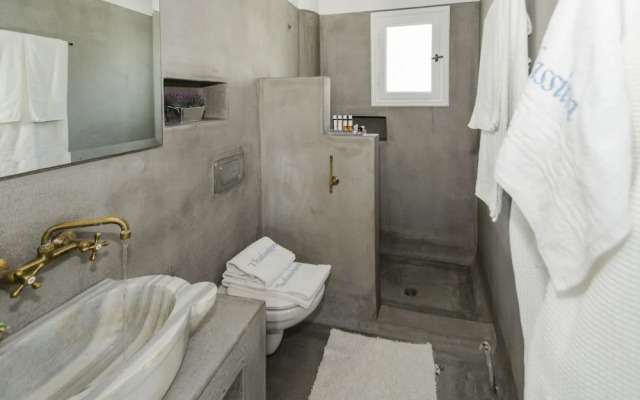 Thalassitra Private Pool Suites & Spa