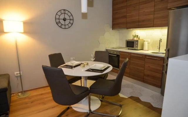 Fifi apartment w. parking in old town