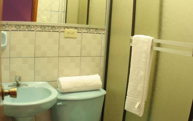 Hotel Pelican Bay Inn