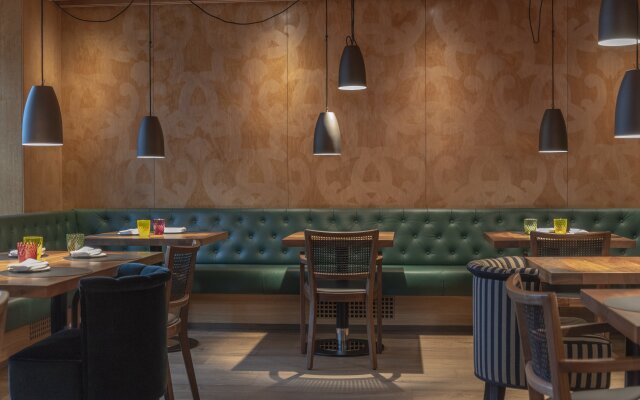 Отель Caspar Swiss Quality