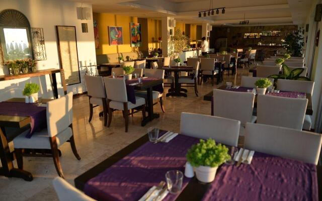 Mi Casa Beach Hotel