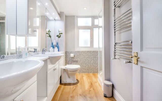 Victoria Mews House - By Sojourn