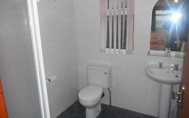 5 Corners Guest Inn