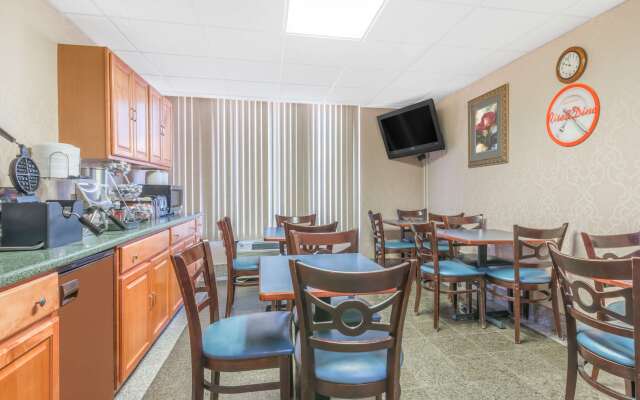 Howard Johnson by Wyndham Gillette