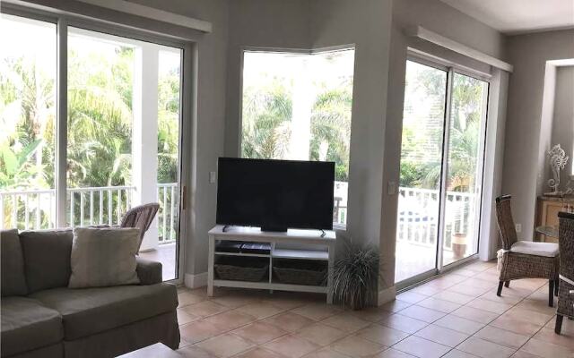 Dolphin House Apartment 3