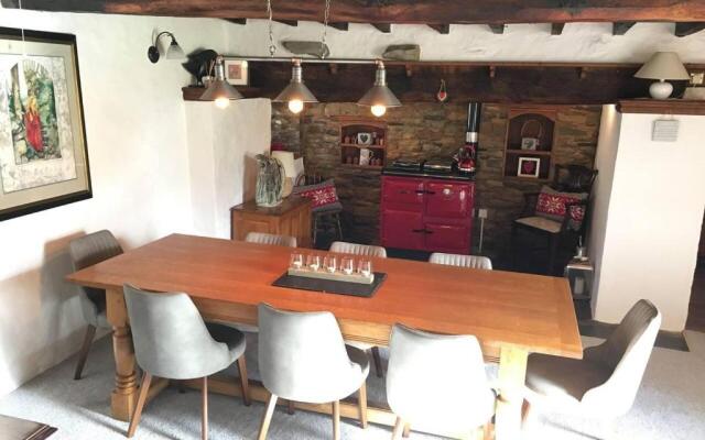 Traditional Cosy Cottage With Rural Views nr Coast