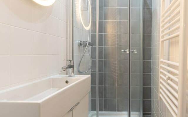 Luminous and Design Appt Close to Paris