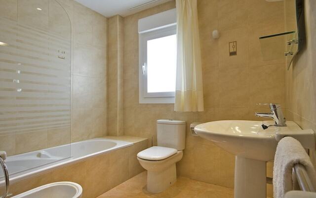 Villa - 7 Bedrooms with Pool and WiFi - 105006