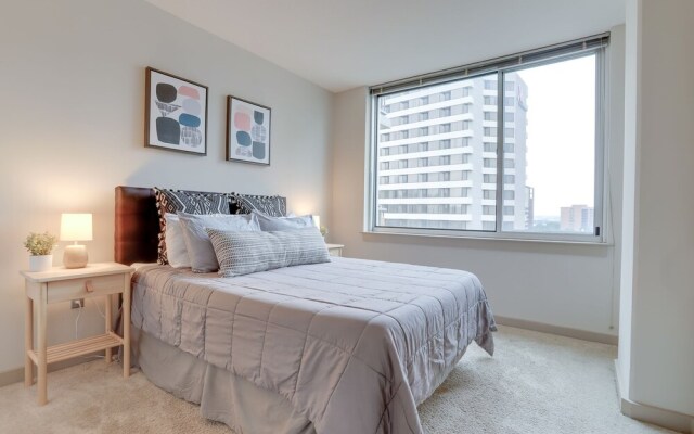 Fantastic 2BR Condo at Crystal City