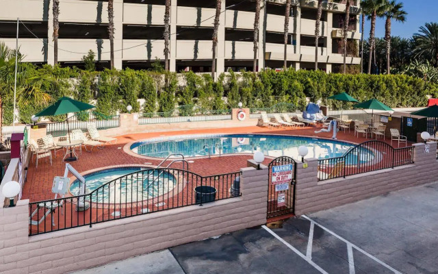 Kings Inn Anaheim at the Park & Convention Center