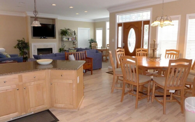 Oc820 Wesley Ave 1st-floor