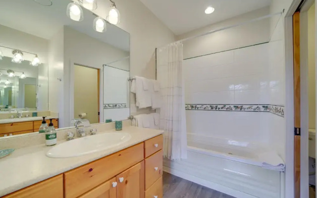 Stunning Cashiers Vacation Home w/ Mountain Views!