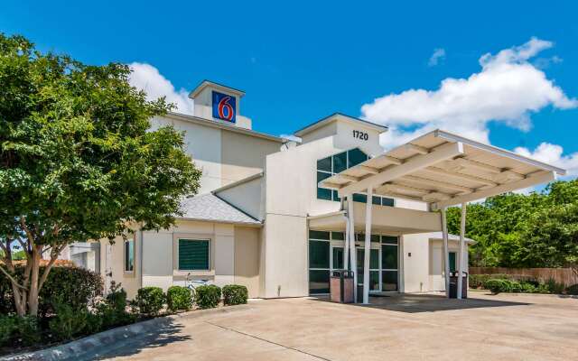 Motel 6 Cleburne, TX