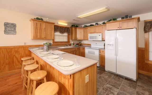 Wildwood Falls 4 3 Br cabin by RedAwning