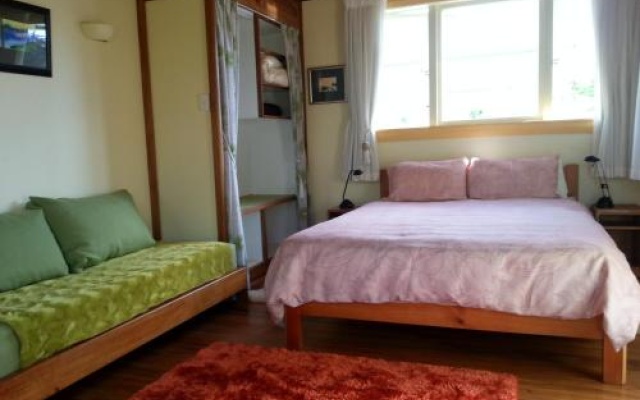 Rowan Cottage Organic B&B – Guest Rooms – Motueka
