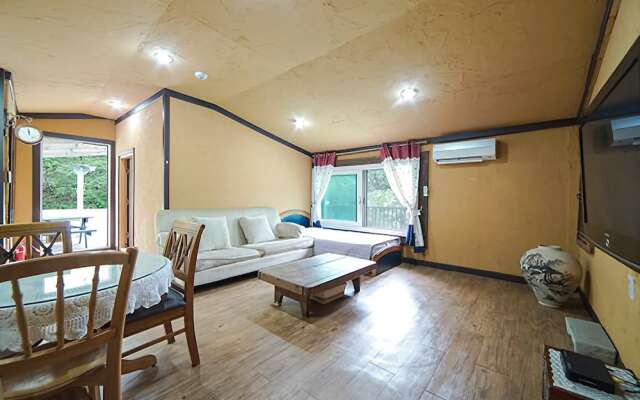 Yeosu Blue Sky Galaxy Pension