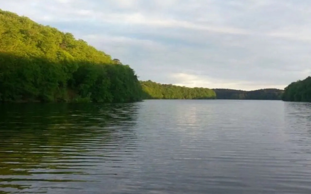 Small House Lake Modern Retreat