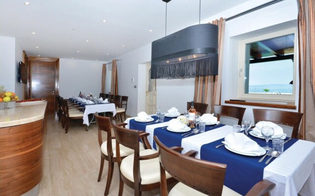 Awesome Home in Podstrana With Wifi and 8 Bedrooms