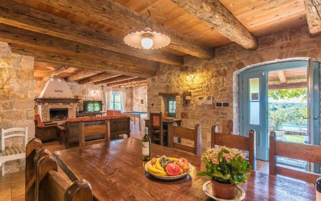 Authentic Villa in Tinjan With Private Pool