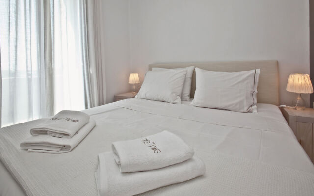 White Tinos Luxury Suites