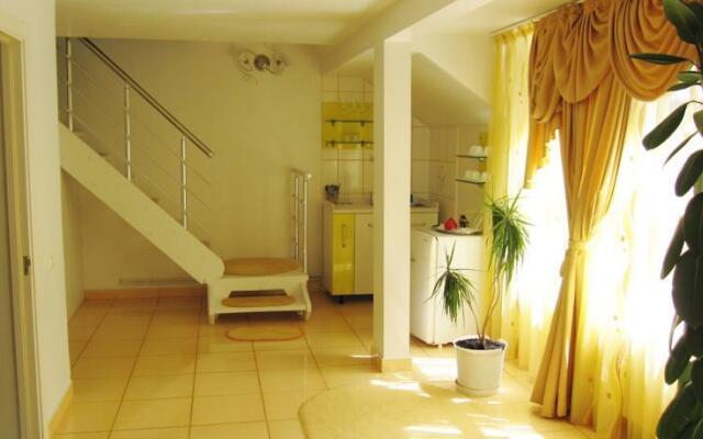 Roxy's Garden Apartments