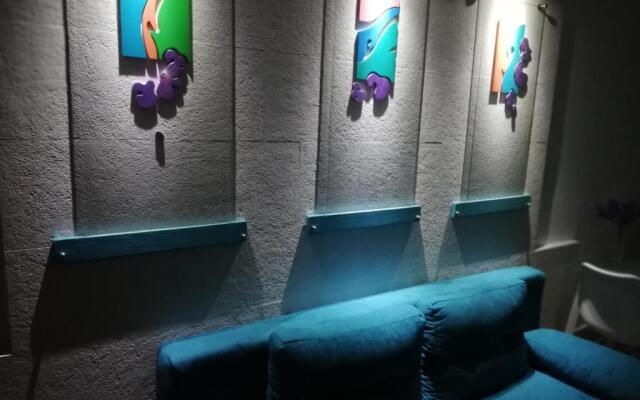 IBIS Your Cosy Oasis With Private Parking and Patio