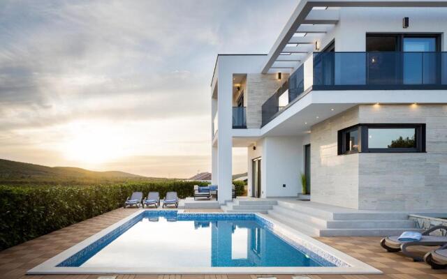 Luxury villa Mia