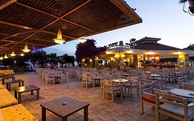 Hotel Defne Star